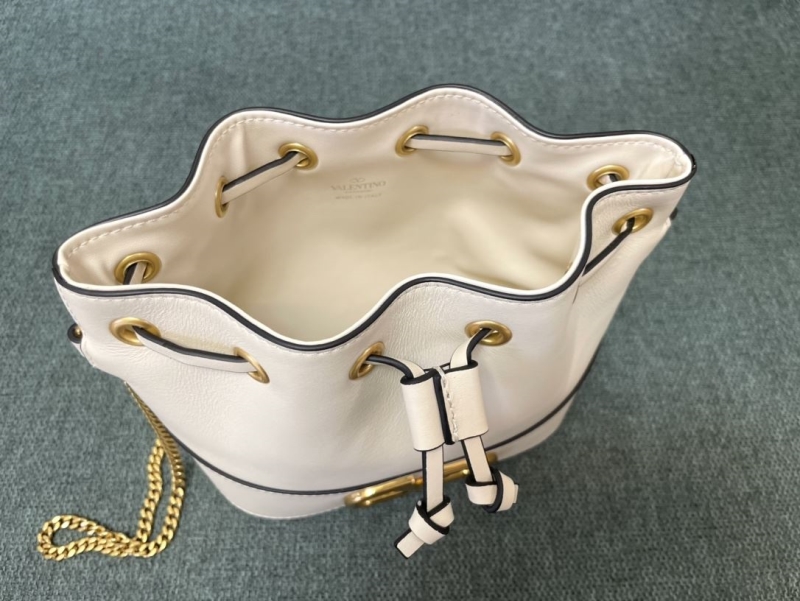 Va1e*ntin0 bucket bag